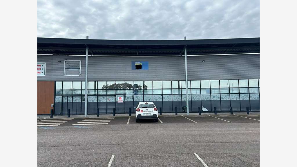 A louer local commercial 1435m² ZAC Torcy