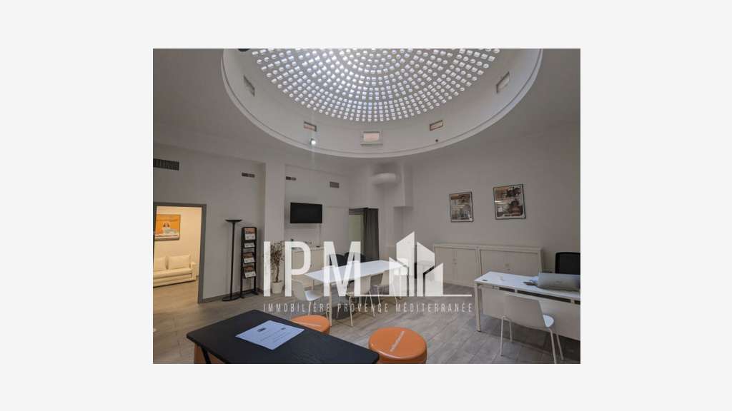A louer local commercial 165m² à Toulon centre 