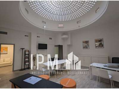 A louer local commercial 165m² à Toulon centre 