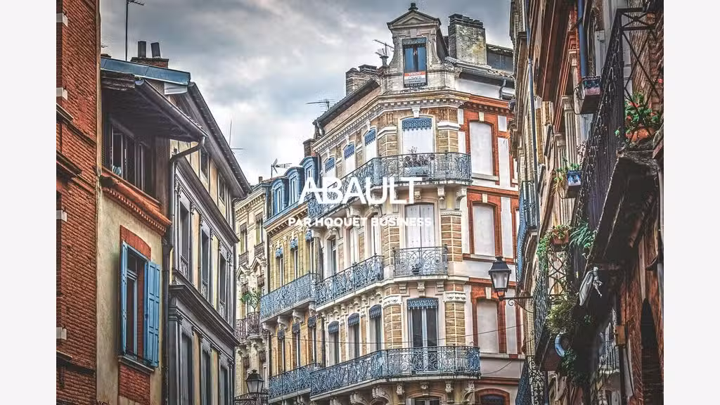 Superbe local traversant 243m² à louer à Toulouse