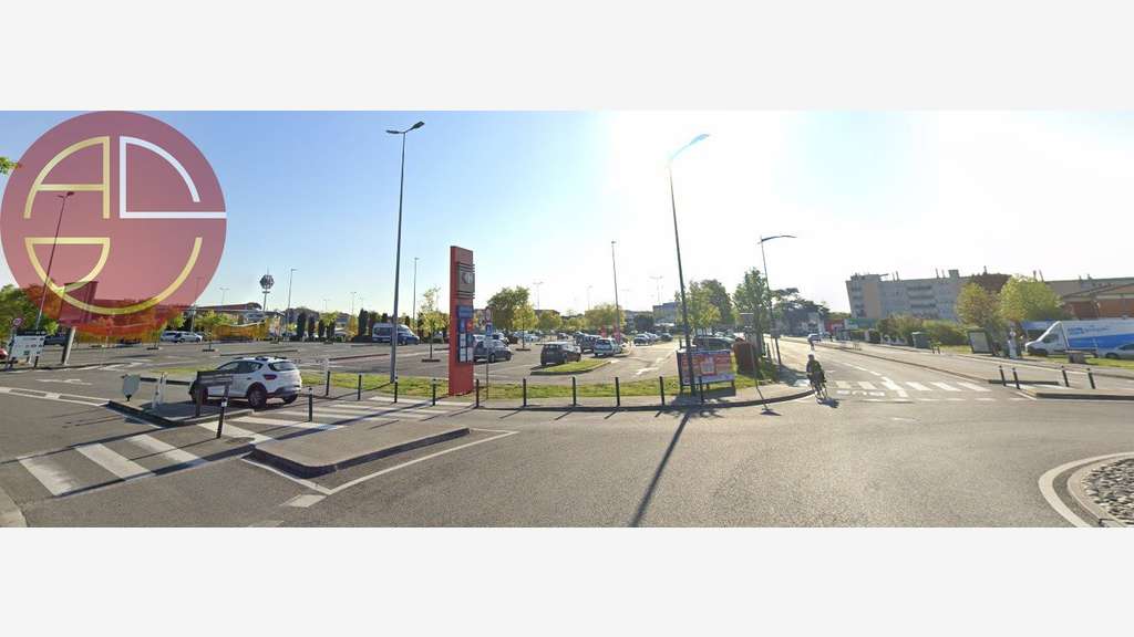 A louer local 1980m² Zone Com. Toulouse Nord Ouest