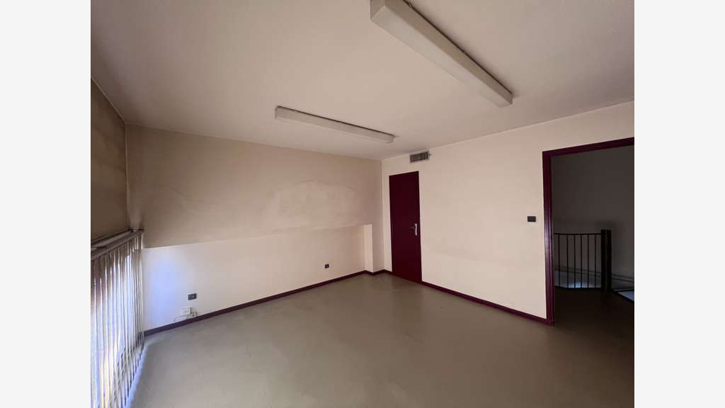 Location local commercial 220m² à Colomiers