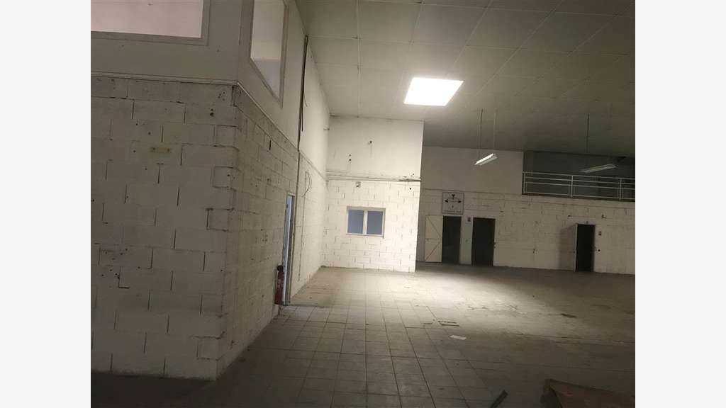 Location local 950m² Toulouse Route d'Espagne