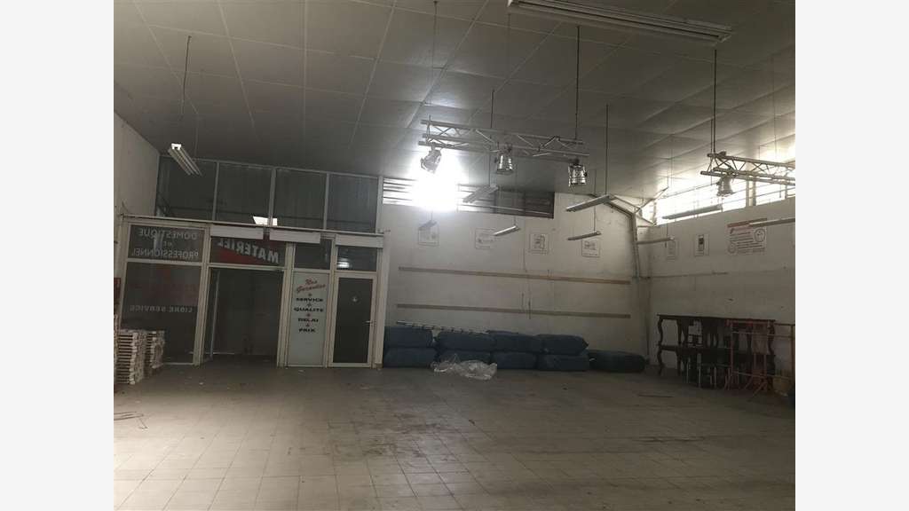 Location local 950m² Toulouse Route d'Espagne