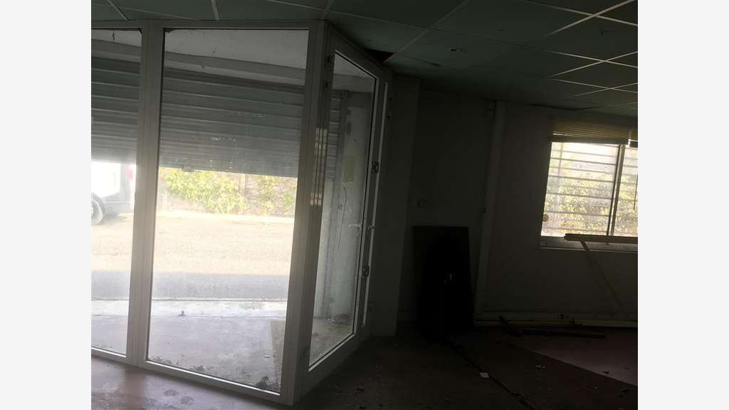 Location local 950m² Toulouse Route d'Espagne