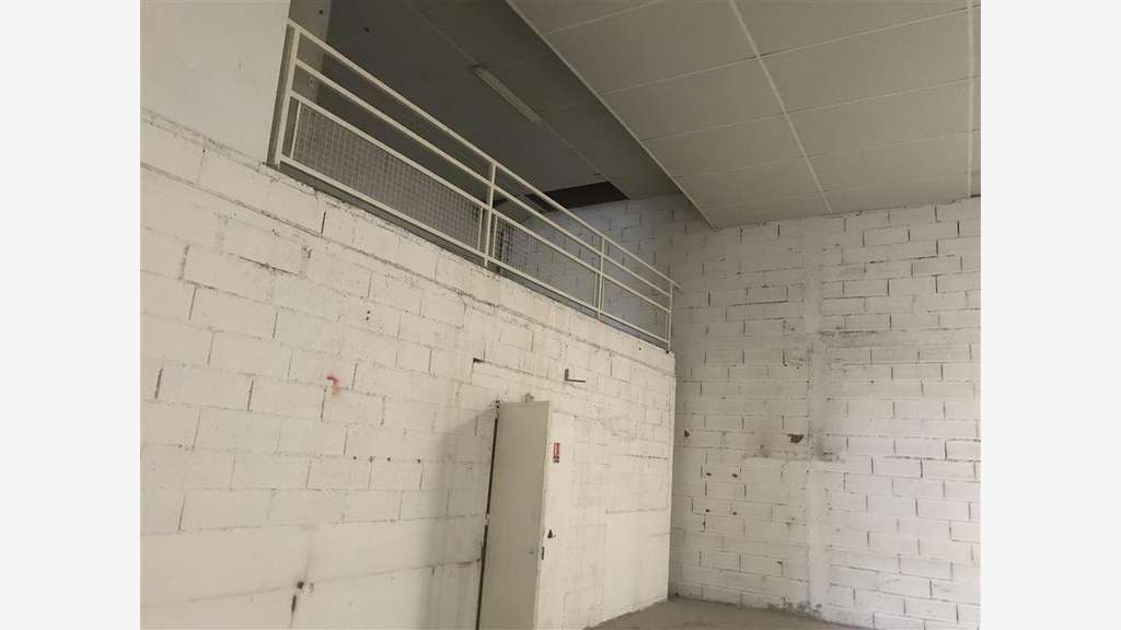 Location local 950m² Toulouse Route d'Espagne