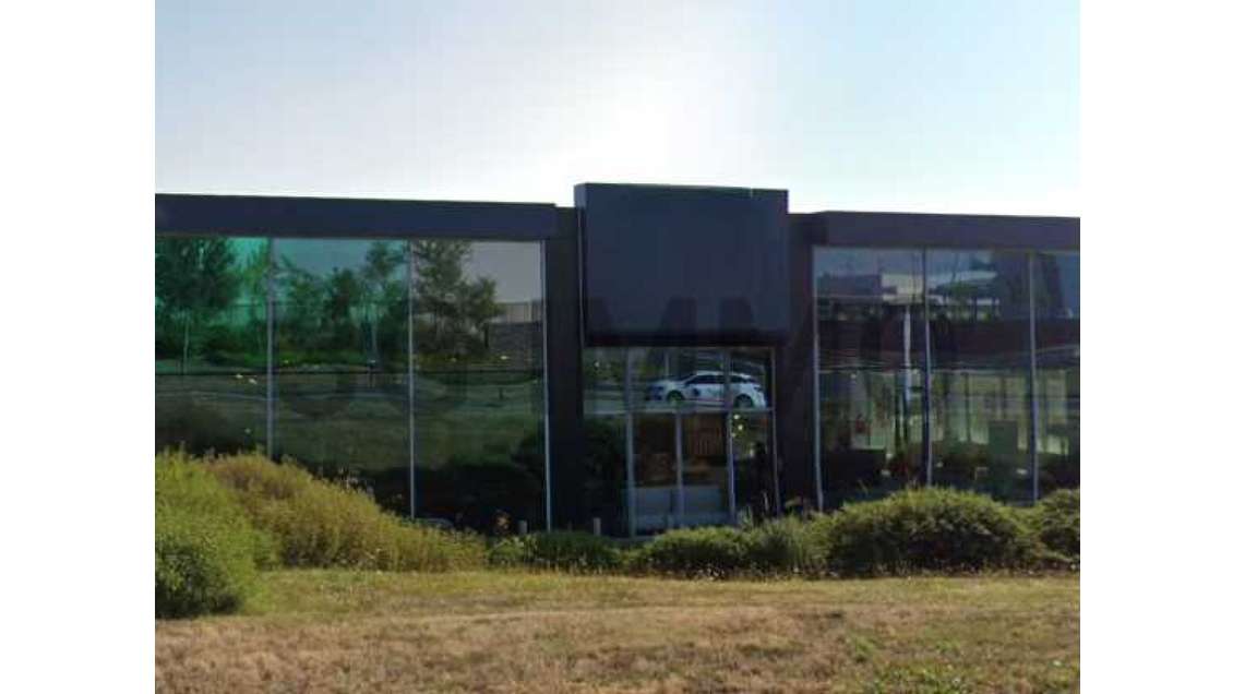 A louer local 681m² tous commerces ZAC Cholet