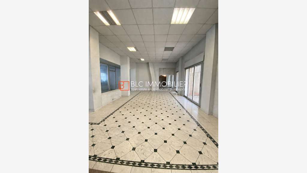 Local lumineux à louer 160m² à Marseille 10e