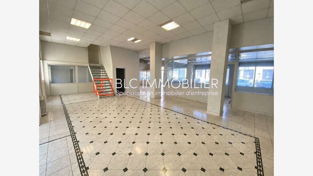 Local lumineux à louer 160m² à Marseille 10e