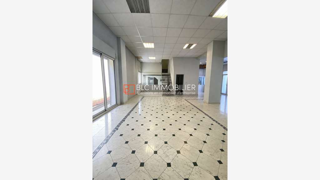 Local lumineux à louer 160m² à Marseille 10e