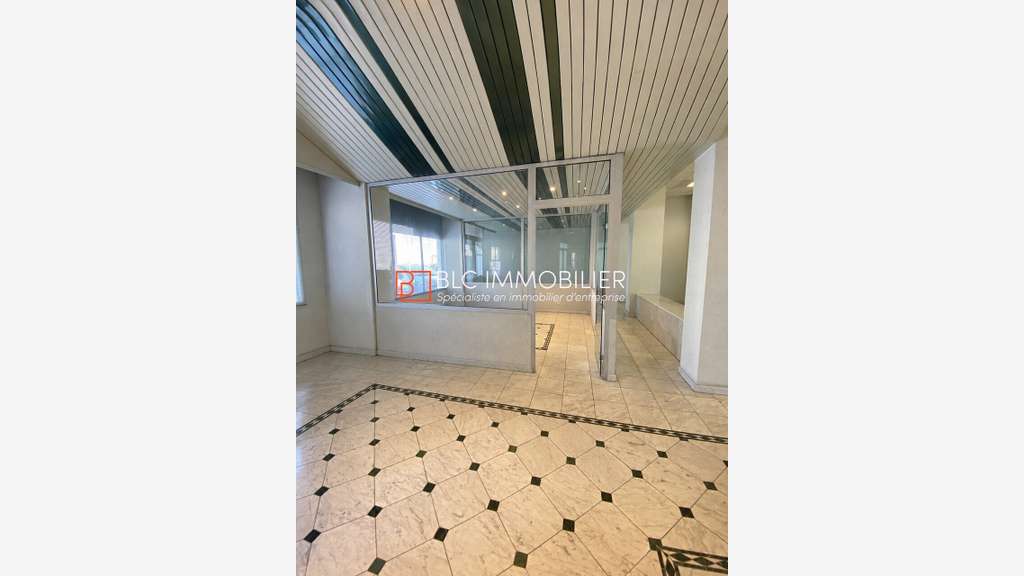 Local lumineux à louer 160m² à Marseille 10e