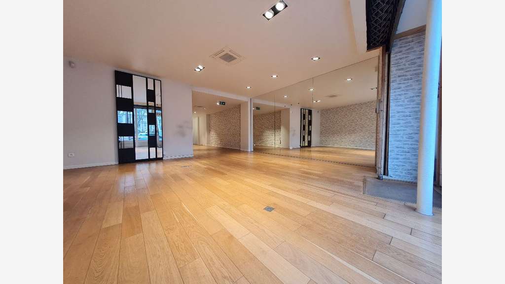 A louer local commercial 134m² empl N°1 Versailles