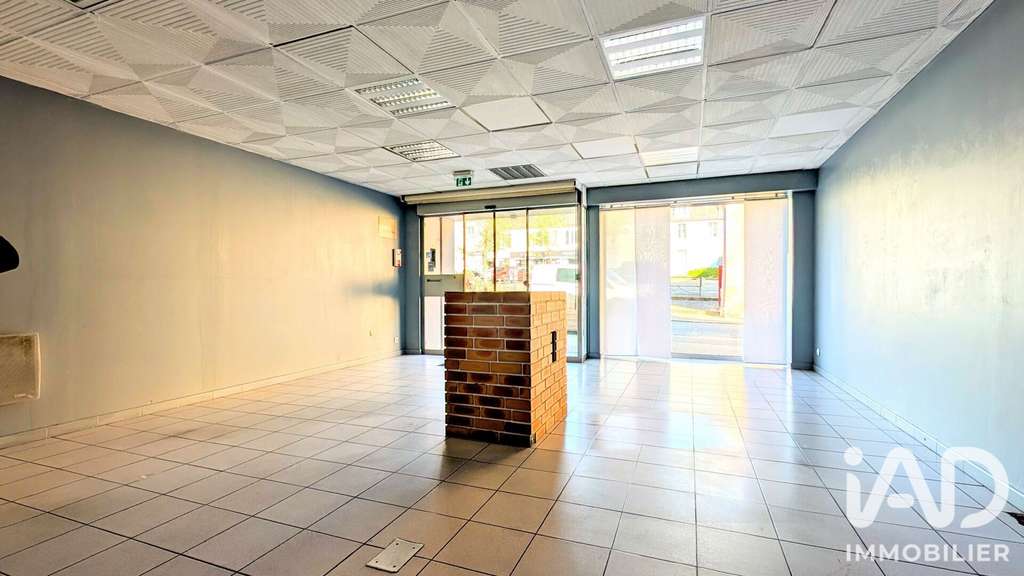 A louer local commercial 49m² à Tuffé