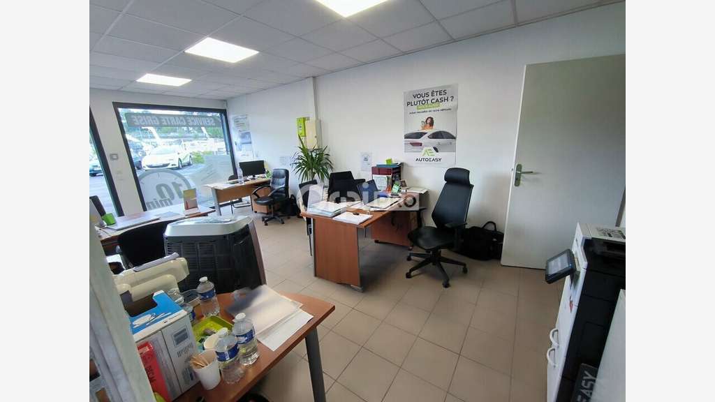 A louer local commercial 400m² à Ussac A20 A89