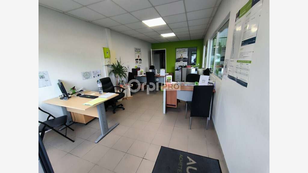 A louer local commercial 400m² à Ussac A20 A89