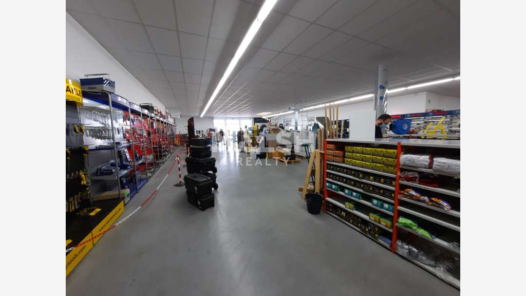 Loue local commercial 1173m² en zi Auréats Valence