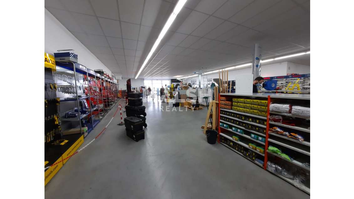 Loue local commercial 1173m² en zi Auréats Valence
