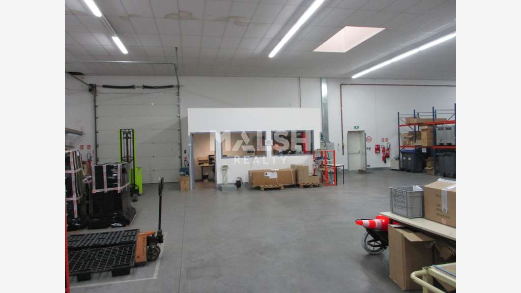 Loue local commercial 1173m² en zi Auréats Valence