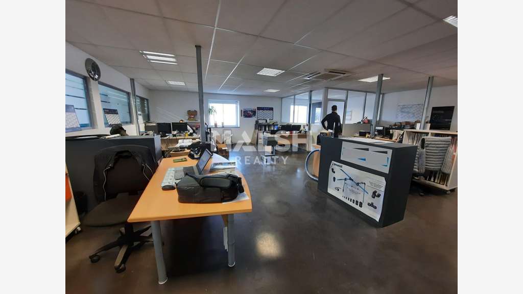 Loue local commercial 1173m² en zi Auréats Valence