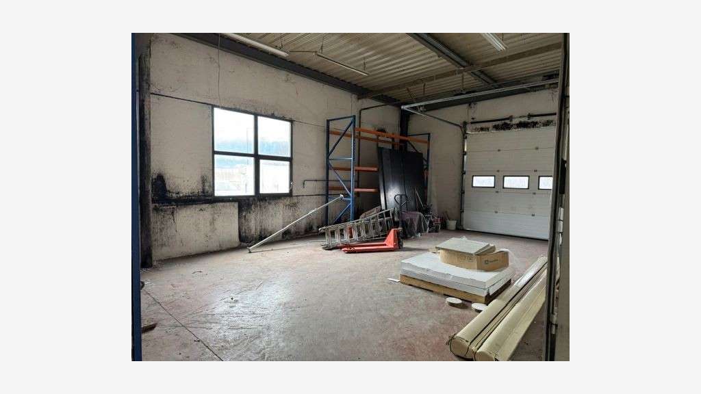 Local commercial à louer 407m² à Marnaz