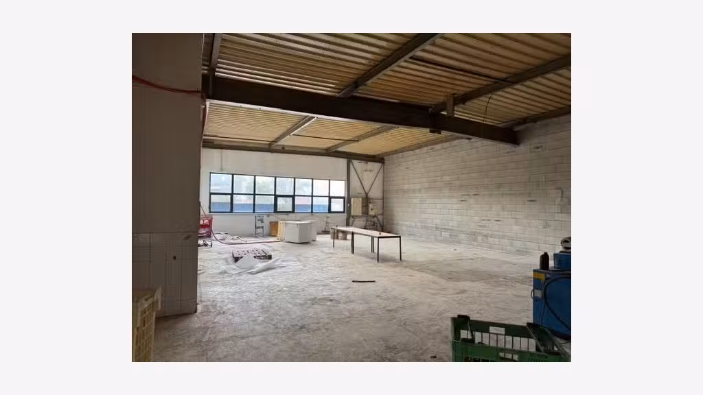 Local commercial à louer 407m² à Marnaz