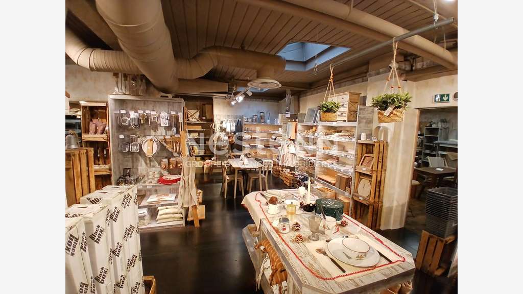 A louer local commercial 178m² centre ville Vannes