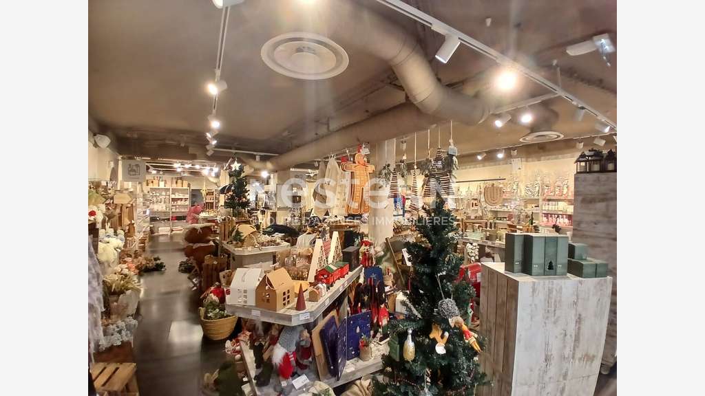 A louer local commercial 178m² centre ville Vannes