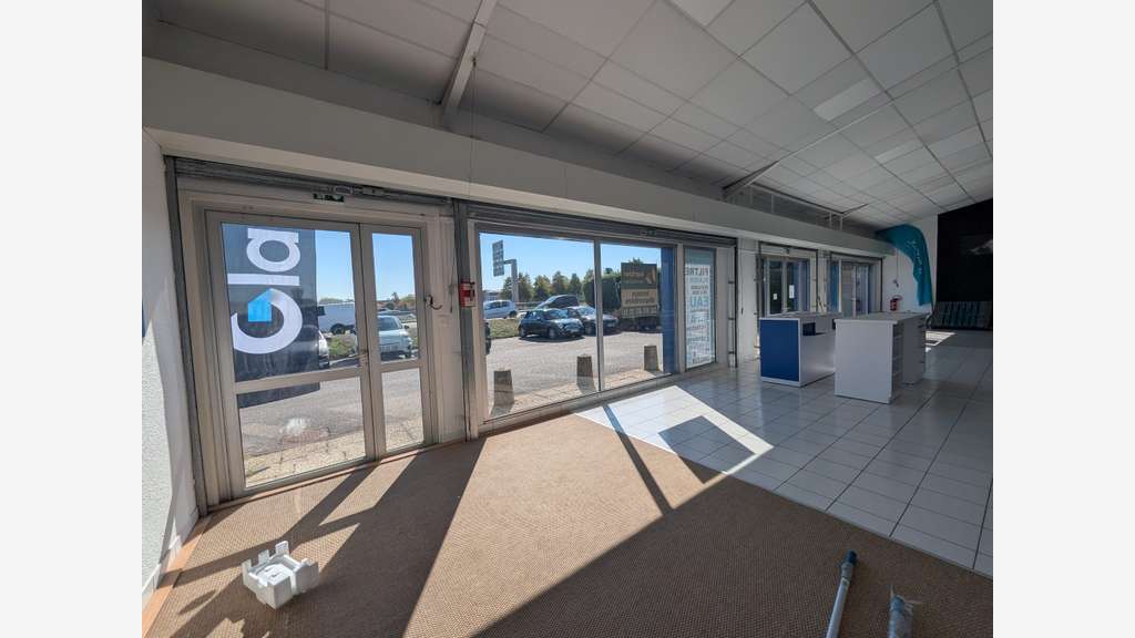 A louer local visibilité voie express Vannes Ouest
