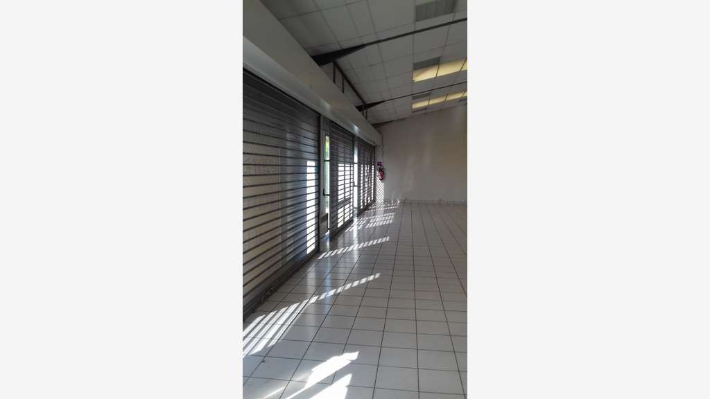 A louer local visibilité voie express Vannes Ouest