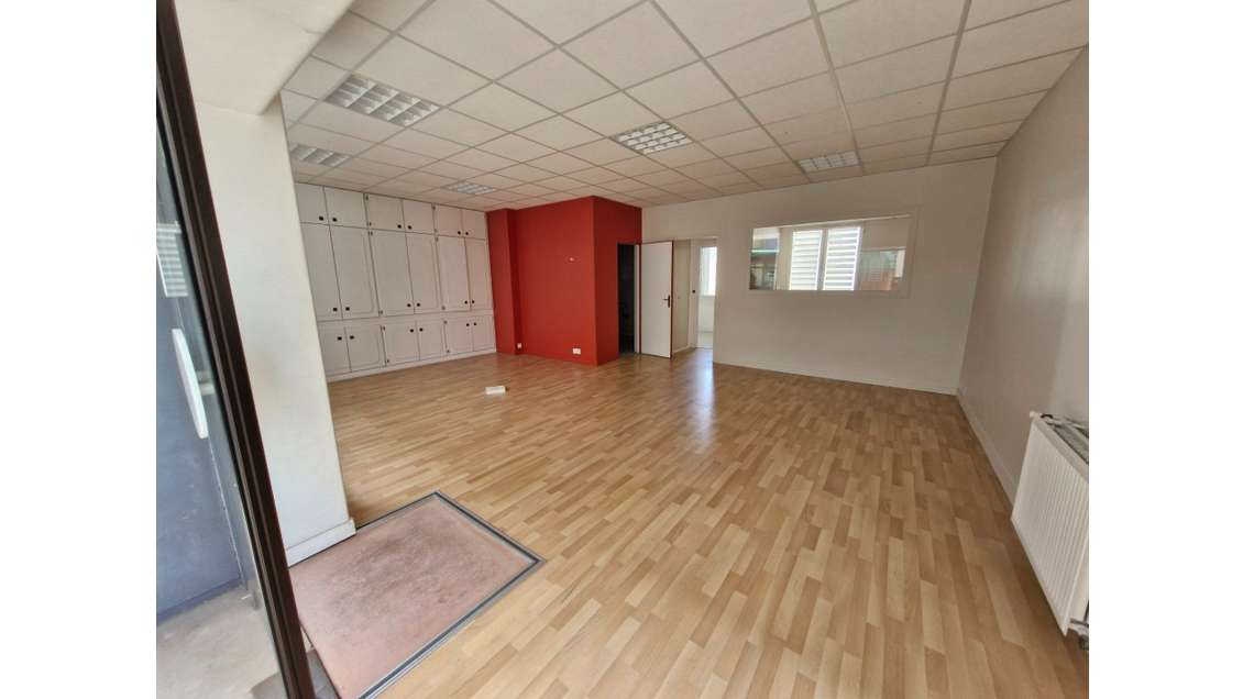 A louer local commercial 70m² à Vannes centre