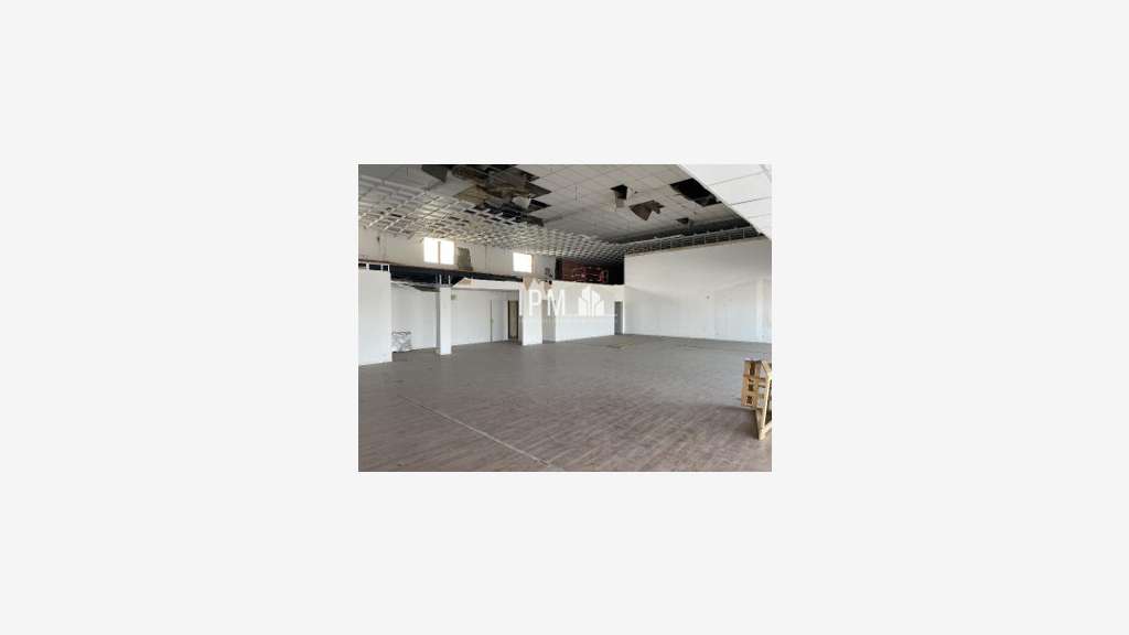 A louer local commercial  360m² en ZAC à Vedène 