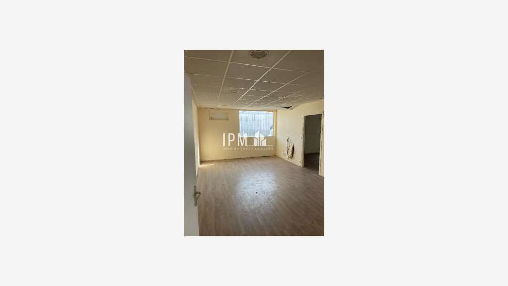 A louer local commercial  360m² en ZAC à Vedène 