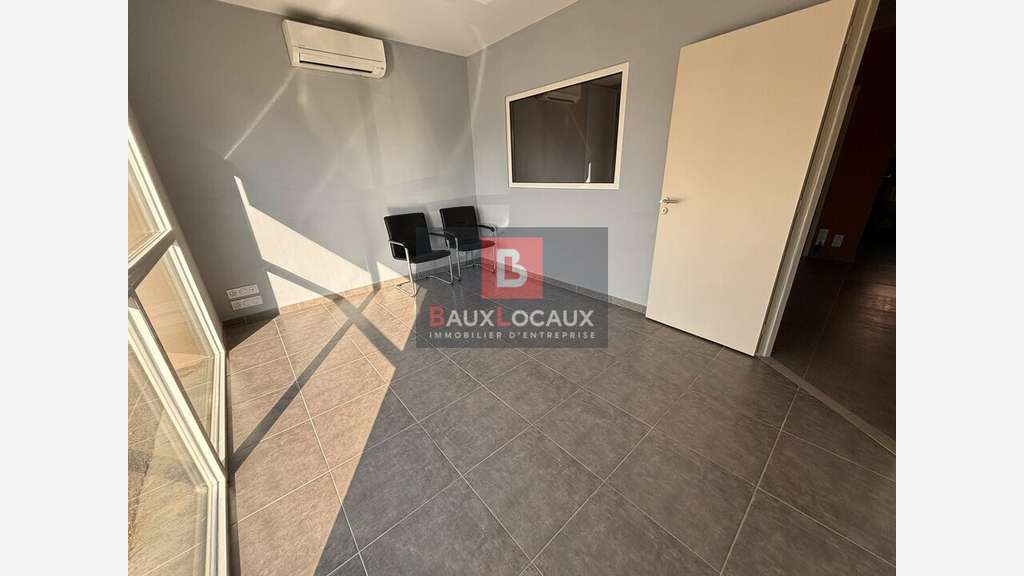 A louer local 60m² en zone commerciale à Vedène
