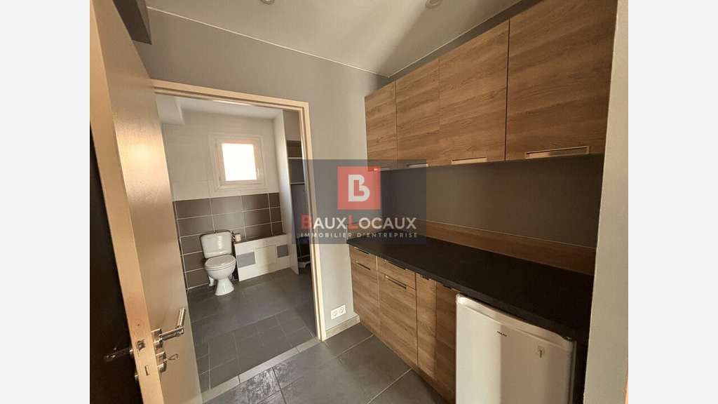 A louer local 60m² en zone commerciale à Vedène
