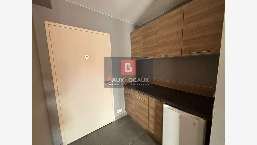 A louer local 60m² en zone commerciale à Vedène