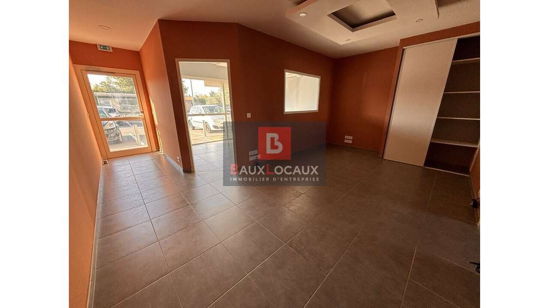 A louer local 60m² en zone commerciale à Vedène
