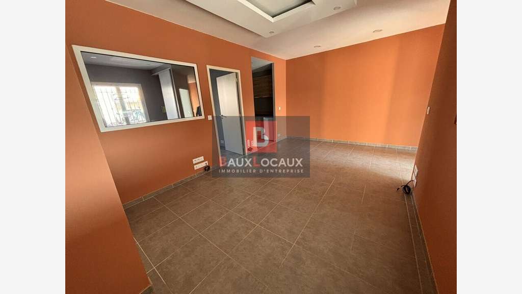 A louer local 60m² en zone commerciale à Vedène