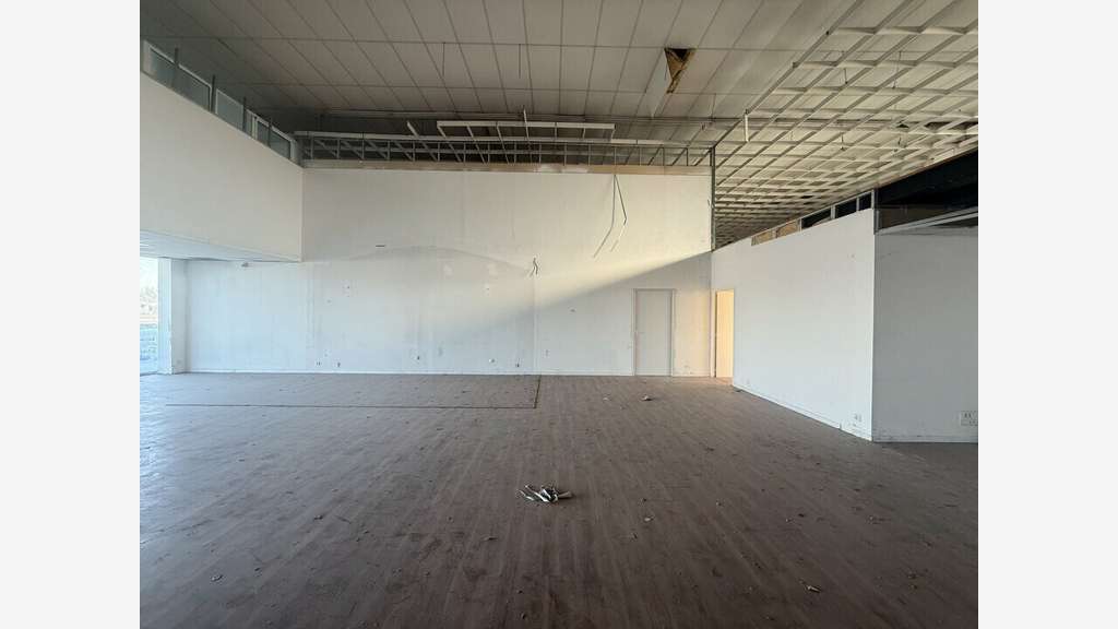 A louer local commercial 360m² à Vedène