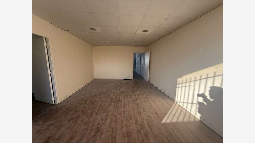 A louer local commercial 360m² à Vedène
