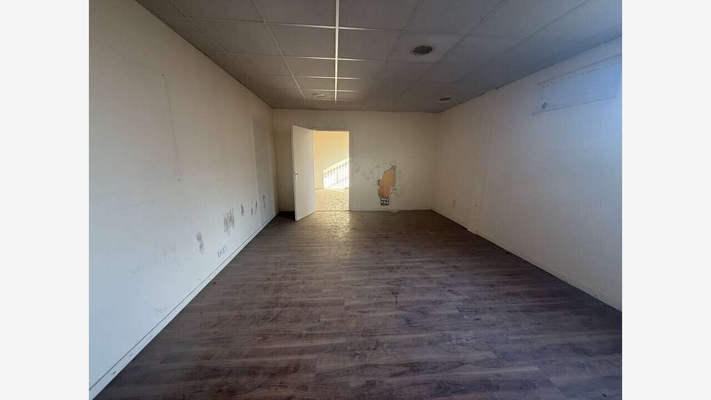 A louer local commercial 360m² à Vedène