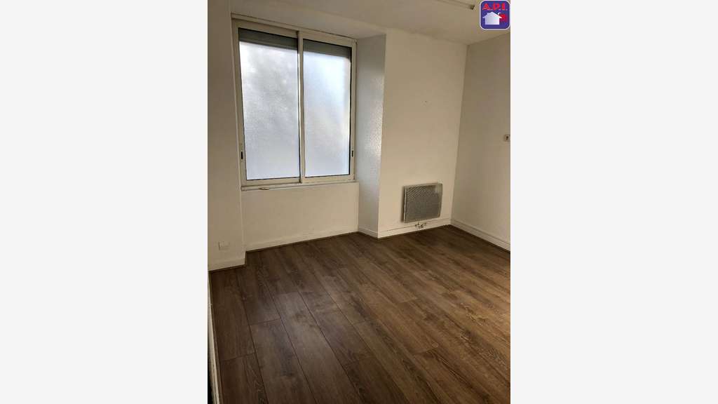 A louer joli local commercial 61m² à Verniolle