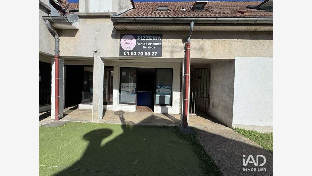 A louer local commercial 22m² à Vert-Saint-Denis
