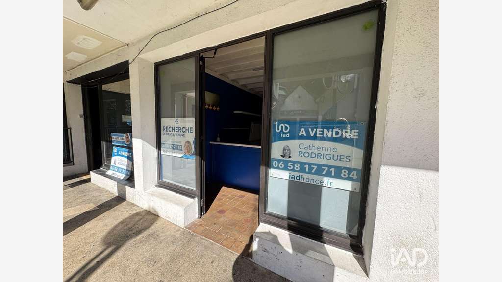 A louer local commercial 22m² à Vert-Saint-Denis