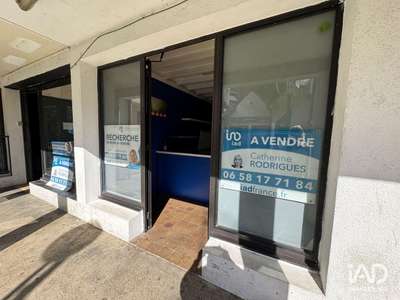 A louer local commercial 22m² à Vert-Saint-Denis