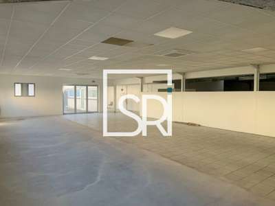 A louer spacieux local commercial 540m² à Vichy