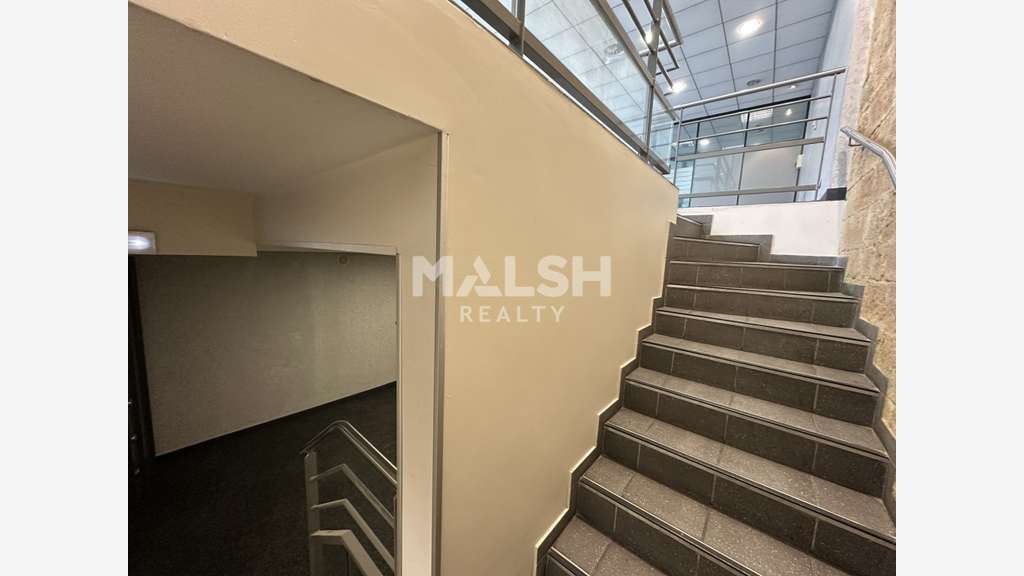 Local commercial à louer 176m² à Vienne centre