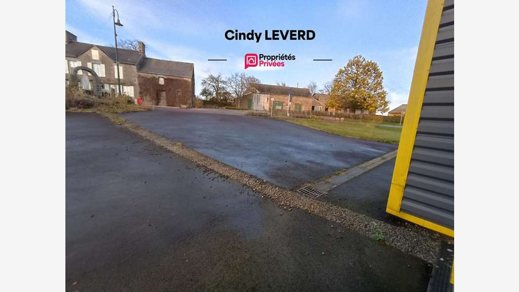 A louer local commercial 110m² La Chapelle Cécelin