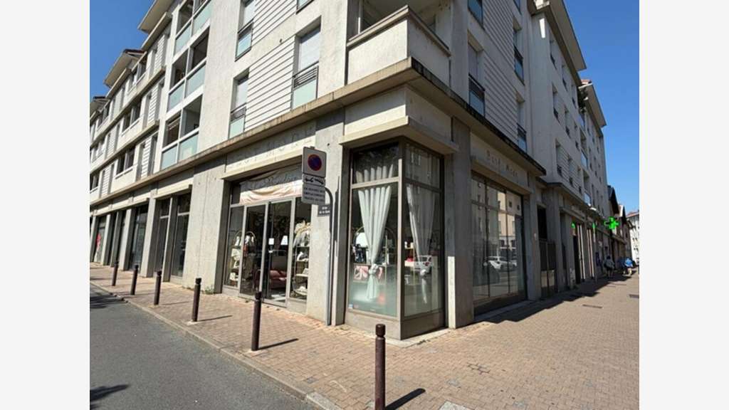 Local 102m² à louer à Villefranche-sur-Saône Gare