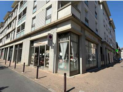 Local 102m² à louer à Villefranche-sur-Saône Gare