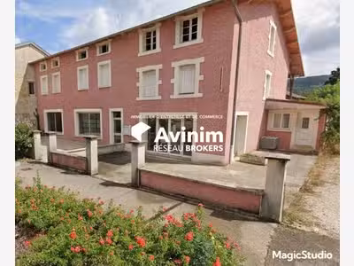 A louer locaux commerciaux 384m² à Villereversure